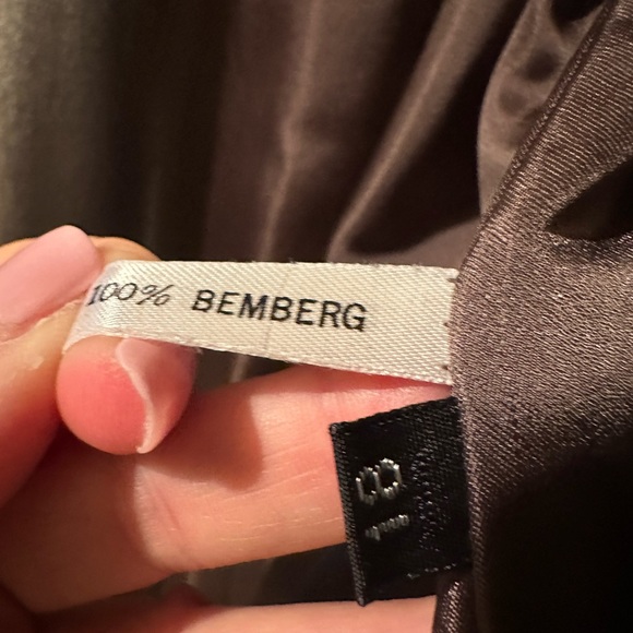 Pristine mink coat. Stored every year , Gorgeous style - Picture 3 of 6